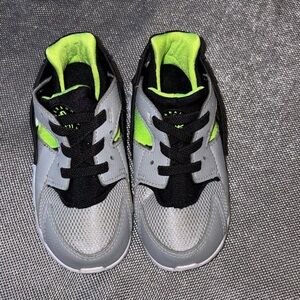 Kids Huarache Nike Sneakers in Gray & Neon Green